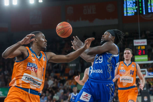 最终迫使斯 最终迫使斯